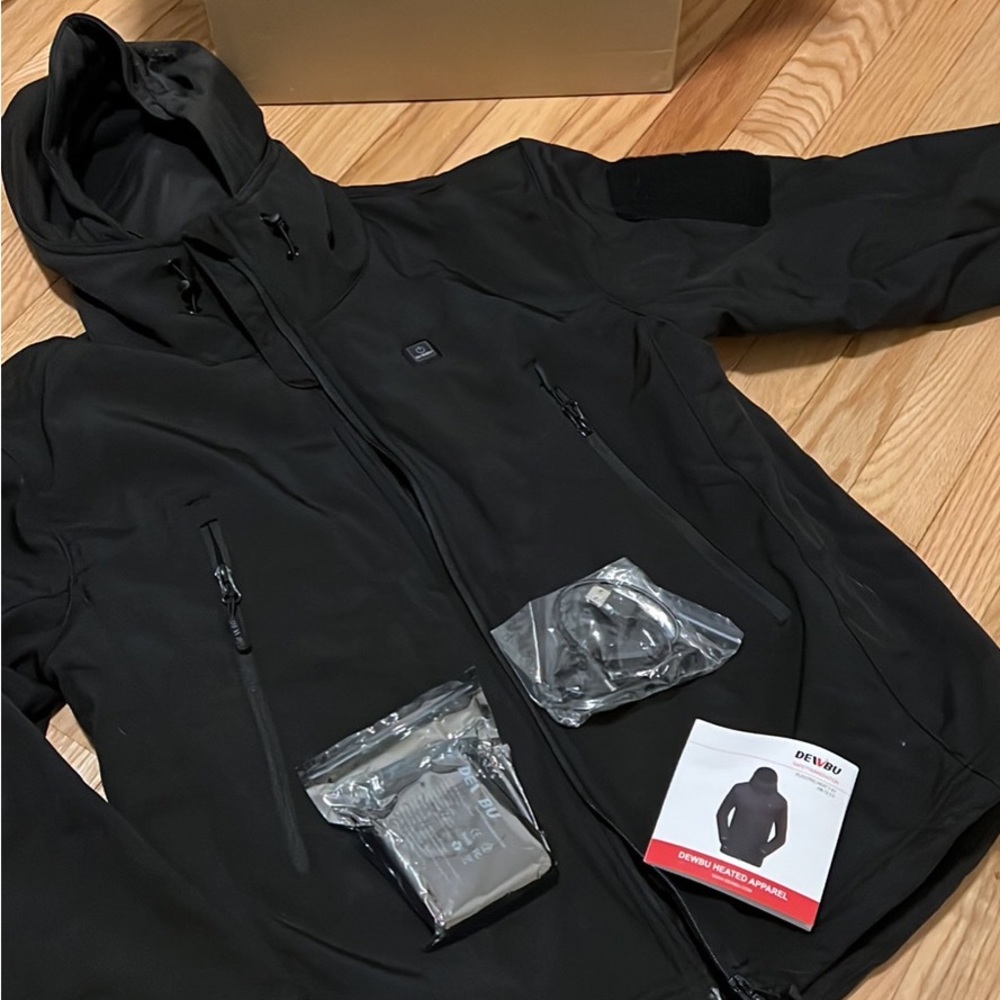 DEWBU black heated jacket. It’s a men’s small.